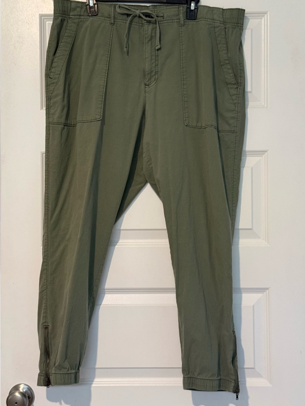 Sonoma Olive Cropped Ankle Zip Cargo Pants